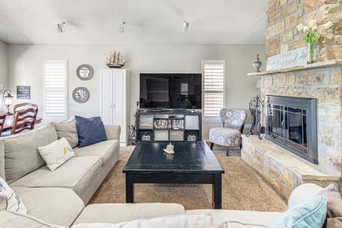 Luxury Lake Granbury Home: Dock, Hot Tub & Decks! House in Granbury