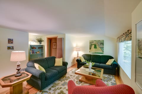 'The Carriage House:' Walk to Peninsula State Park Apartment in Ephraim