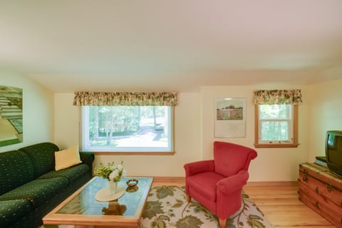 'The Carriage House:' Walk to Peninsula State Park Apartment in Ephraim