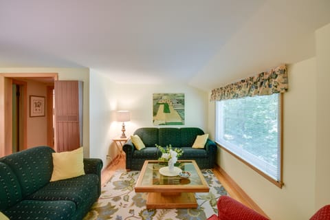 'The Carriage House:' Walk to Peninsula State Park Apartment in Ephraim