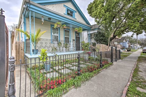 5 Mi to Bourbon Street: Central NOLA Home Cottage in New Orleans