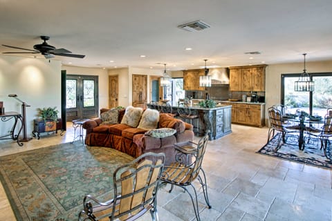 Luxe Tucson Vineyard Home w/ Views & Fire Pit House in Tortolita