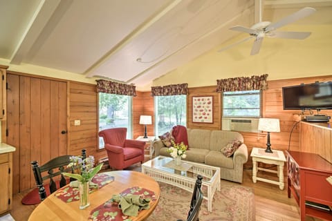 Cozy Cottage Duplex: Walk to Peninsula State Park! Cottage in Ephraim