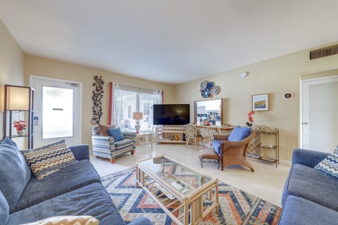 Ft Lauderdale Apt w/ Pool - 1 Mi to Beach Access! Apartment in Nurmi Isles