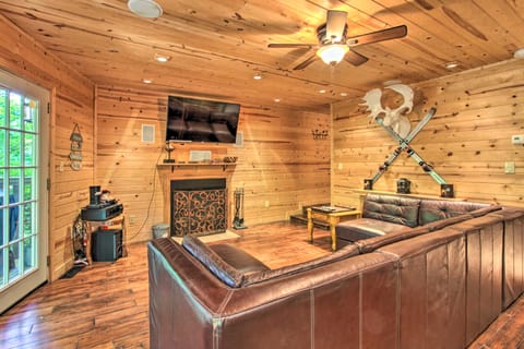 2 Mi to Town! Gatlinburg Chalet w/ Hot Tub Cottage in Gatlinburg