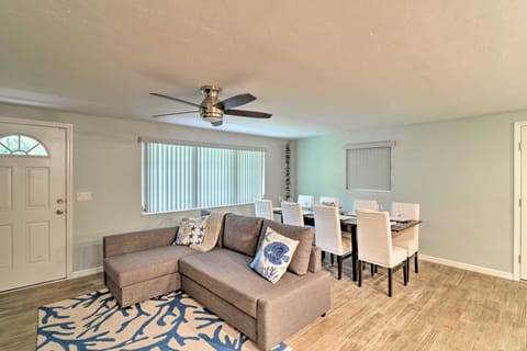 Updated Rustic Yankeetown Home w/ Lanai & Dock House in Florida