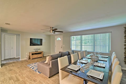 Updated Rustic Yankeetown Home w/ Lanai & Dock House in Florida