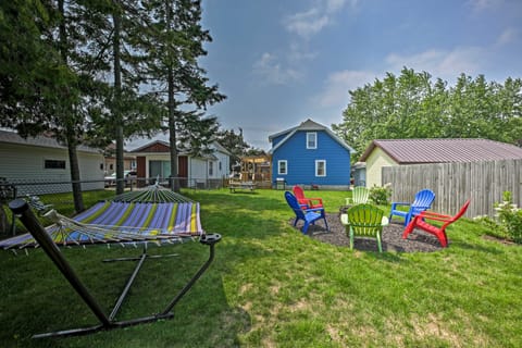 'Ania's Retreat' w/ Deck: Walk to Lake Michigan! House in Two Rivers