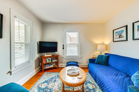 'Ania's Retreat' w/ Deck: Walk to Lake Michigan! House in Two Rivers