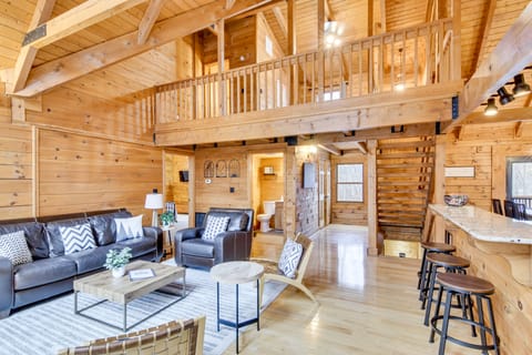 1 Mi to Slopes! Family-Friendly Massanutten Cabin House in Massanutten