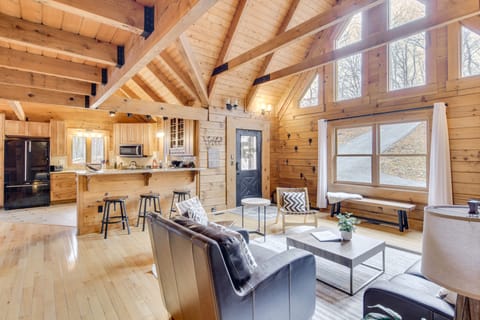 1 Mi to Slopes! Family-Friendly Massanutten Cabin House in Massanutten