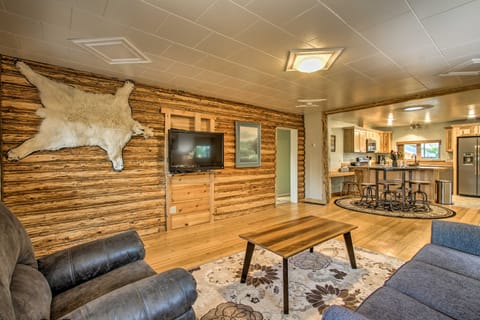 Pet-Friendly Augusta Cabin - Walk to Main Street! House in Idaho