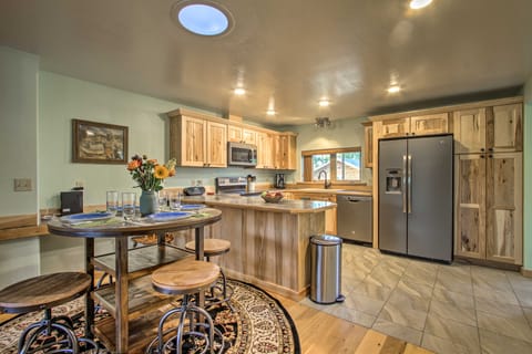 Pet-Friendly Augusta Cabin - Walk to Main Street! House in Idaho