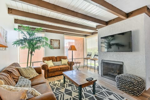 3 Mi to Old Town: Scottsdale Condo w/ Pool & Lake Apartment in McCormick Ranch