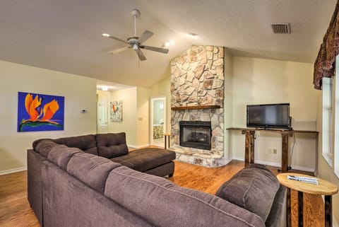Charming Waldo Getaway Near Lake Santa Fe! House in Florida