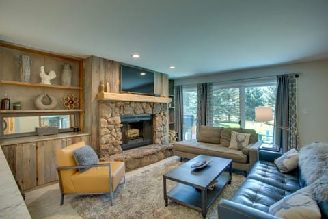 Walk to Beaver Creek Shuttle! Avon Condo w/ Deck Apartment in Avon