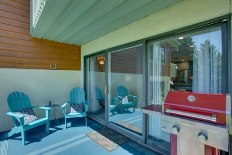 Walk to Beaver Creek Shuttle! Avon Condo w/ Deck Apartment in Avon