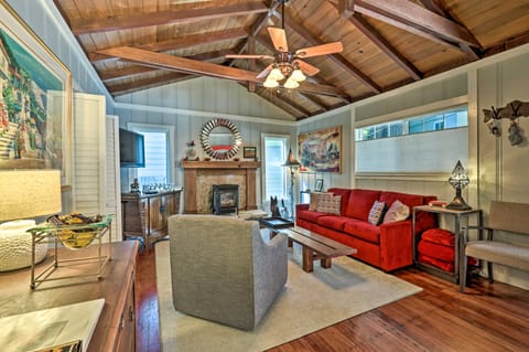 Redwoods Cabin w/ Hot Tub: Walk to Russian River! House in Russian River