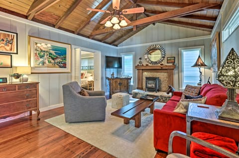 Redwoods Cabin w/ Hot Tub: Walk to Russian River! House in Russian River