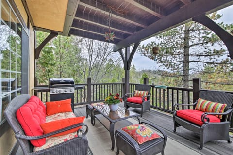 Luxe Lake Arrowhead Home w/ Deck, 3 Mi to Village! House in Lake Arrowhead