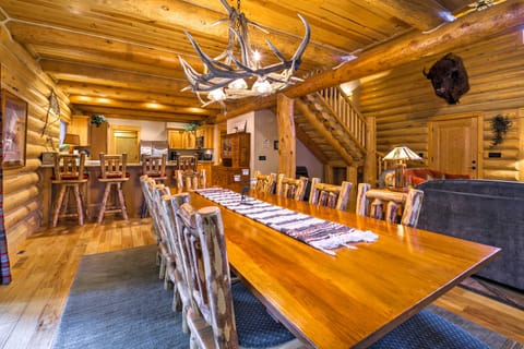 Exquisite McCall Log Cabin - Walk to Payette Lake! House in McCall