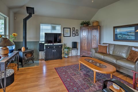 2 Furnished Decks & Lake Views: Austin Escape House in Lake Austin