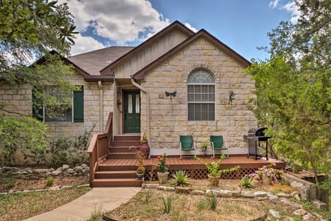2 Furnished Decks & Lake Views: Austin Escape House in Lake Austin