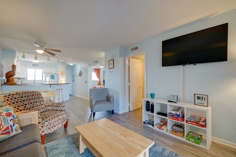 Oceanfront Carolina Beach Condo w/ Pool & Views! Apartment in Carolina Beach