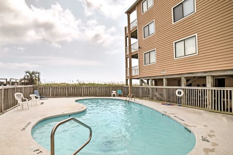 Oceanfront Carolina Beach Condo w/ Pool & Views! Apartment in Carolina Beach