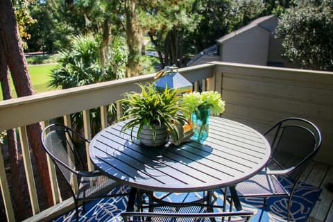 Villa w/ Golf Course Views, Walk to Harbour Town! Apartment in Hilton Head Island