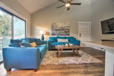 Villa w/ Golf Course Views, Walk to Harbour Town! Apartment in Hilton Head Island