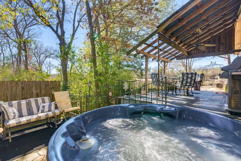 College Station Getaway w/ Hot Tub & Courtyard! House in College Station