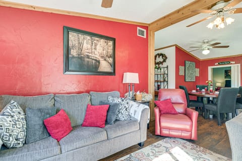 College Station Getaway w/ Hot Tub & Courtyard! House in College Station