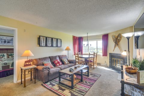 1 Mi to Granby Ranch: Cozy Condo w/ Fireplace Apartment in Granby