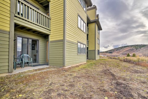 1 Mi to Granby Ranch: Cozy Condo w/ Fireplace Apartment in Granby