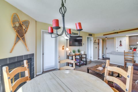 1 Mi to Granby Ranch: Cozy Condo w/ Fireplace Apartment in Granby