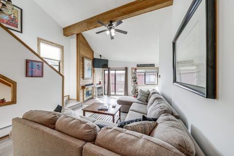 Angel Fire Resort Condo, 400 Feet to Chile Express Apartment in Angel Fire