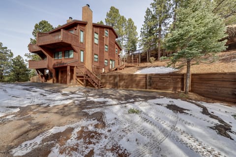 Angel Fire Resort Condo, 400 Feet to Chile Express Apartment in Angel Fire