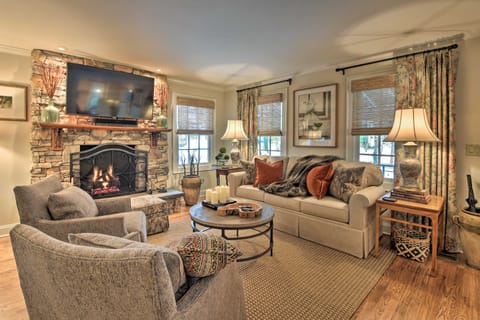 2 Living Areas + Fireplace: Mirror Lake Cottage! Cottage in Highlands