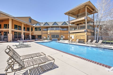 2 Mi to Granby Ranch: Condo w/ Hot Tub Access Apartment in Granby