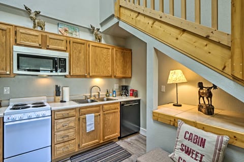 2 Mi to Granby Ranch: Condo w/ Hot Tub Access Apartment in Granby