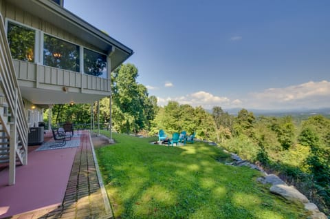 Hendersonville Home w/ Views - 3 Mi to Downtown! House in Laurel Park