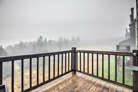 Slopeside Snowshoe Condo - Walk to Ski Lifts! Apartment in Snowshoe