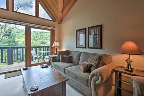 Year-Round Fun in Beech Mountain! Condo w/ Balcony Apartment in Beech Mountain