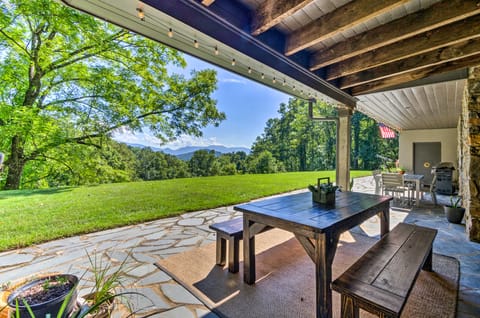 Luxury Lodge on 45 Acres: Patio, Deck & Views! House in Buncombe County
