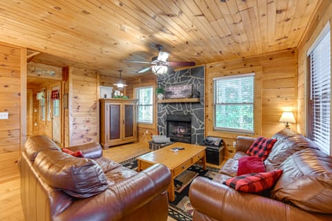 Pet-Friendly Bryson City Cabin w/ Fire Pit + Deck! House in Tennessee