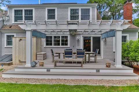 3 Bicycles Provided! Cape Cod Cottage w/ Deck House in Orleans