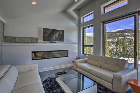 ‘Four Voices’ Home: Mountain Views, 15 Mi to Breck House in Park County