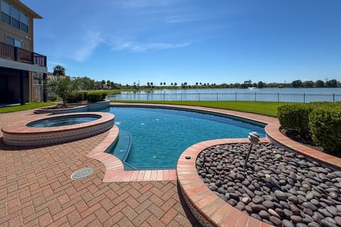 Lakefront Houston House - 1 Mi to Space Center! House in Nassau Bay