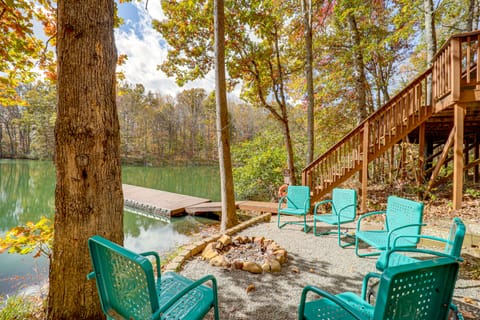 Hocking Hills Lake Gem w/ Hot Tub, Dock, 100 Acres House in Ohio